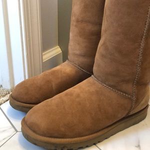Uggs shearling  Tan suede mid calf boots like new